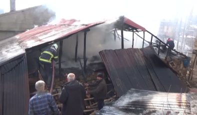Yüksekova’da yangın çıkan ev kullanılamaz hale geldi