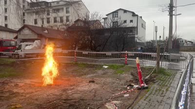 Zemin etüdünde çıkan metan gazı yanmaya devam ediyor