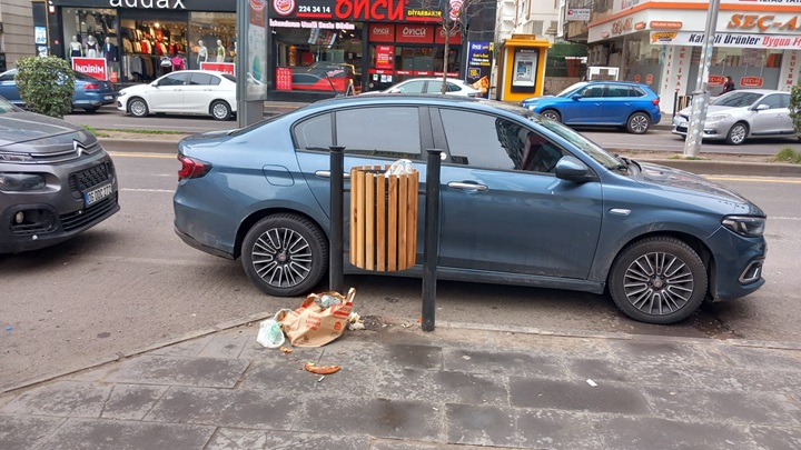 Diyarbakır’da çöp kovası bırakıldı ;Yine olmadı !
