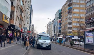 Dondurucu Soğukta Araç Bekleyişi