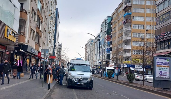 Dondurucu Soğukta Araç Bekleyişi