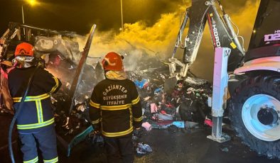 Gaziantep’te zincirleme trafik kazasında 1 kişi öldü, 19 kişi yaralı