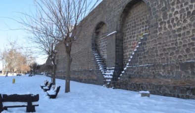 Diyarbakır’da Kar Yağışı Kartpostallık görüntüler oluşturdu