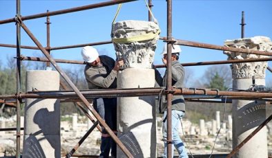 “Gladyatörler kenti” Stratonikeia’nın Roma hamamı sütunları ayağa kaldırıldı