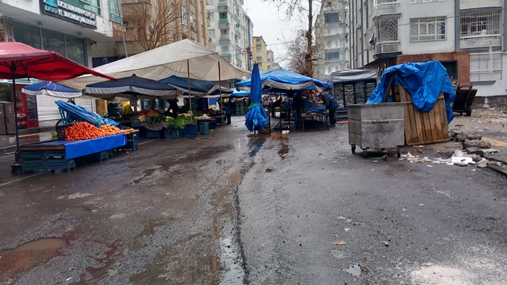 Yağışlar semt Pazarının  Boş Kalmasına Neden Oldu