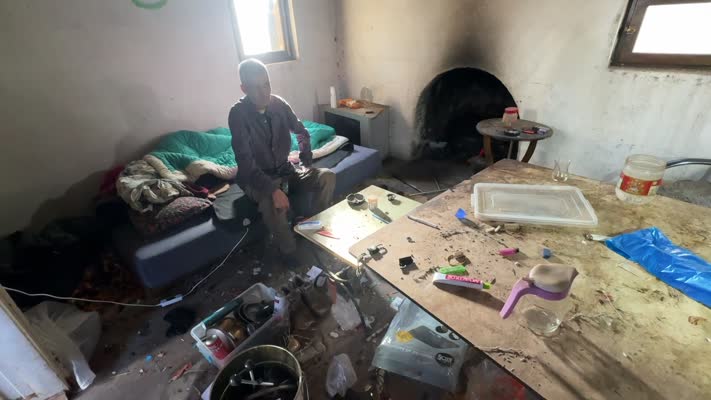 Tek göz odada yaşayan hasta vatandaşa yardım eli uzandı