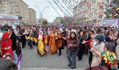 Diyarbakır’da 8 Mart Coşkusu: Kadınlar Meydanları Doldurdu