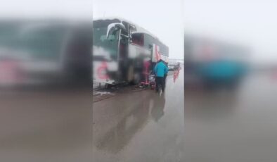 İki yolcu otobüsü çarpıştı, yaralılar var