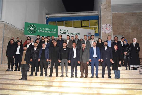 AK Parti Batman Milletvekili Nasıroğlu gençlerle buluştu