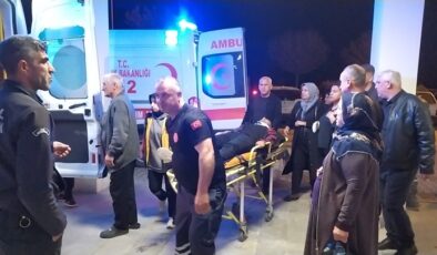 Adıyaman’da iki otomobilin çarpıştı 11 yaralı