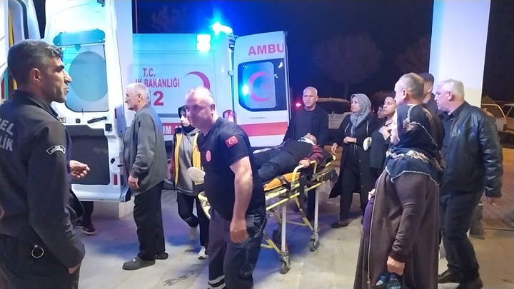 Adıyaman’da iki otomobilin çarpıştı 11 yaralı