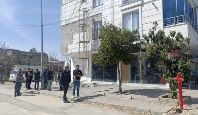 Adıyaman’da inşaatta çöken iskeleden düşen 2 işçi ağır yaralandı