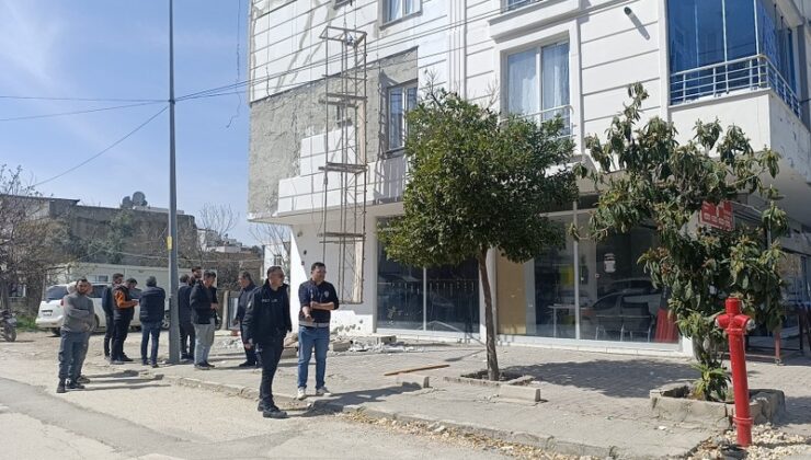 Adıyaman’da inşaatta çöken iskeleden düşen 2 işçi ağır yaralandı
