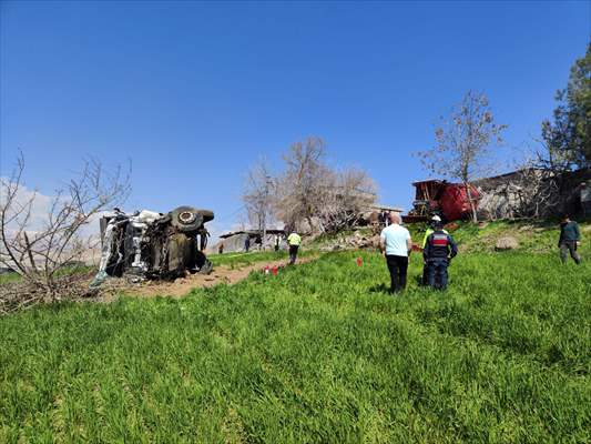Adıyaman’da kum yüklü kamyon park halindeki tırlara çarptı, 1 kişi öldü, 1 kişi yaralandı