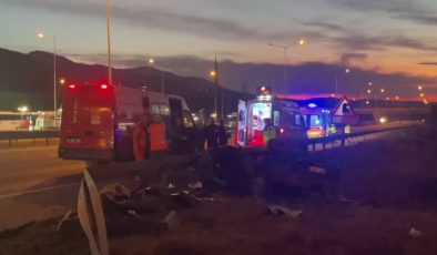 Anadolu Otoyolu’nda bariyere çarpıp takla atan otomobildeki iki kişi öldü