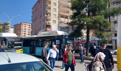Araç Kazaya Karıştı Yolcular Mağdur Oldu