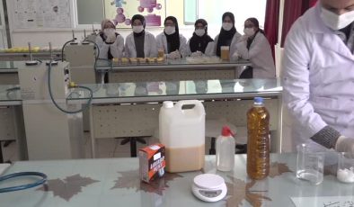 Atık yağlar lise öğrencilerinin elinde sabuna dönüşüyor