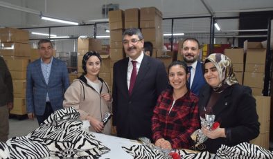 AK Parti Batman Milletvekili Nasıroğlu’ndan kadınlara karanfil