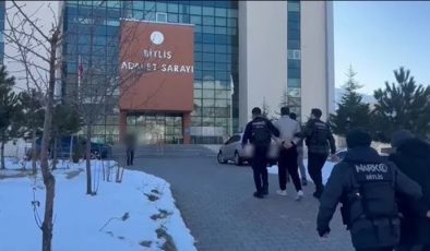 Üzerlerinde uyuşturucu bulunan yabancı uyruklu 2 şüpheli gözaltına alındı