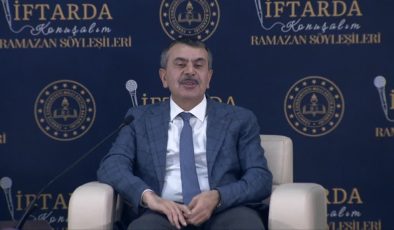 Bakan Tekin, İftarda Konuşalım programında öğrencilerle buluştu