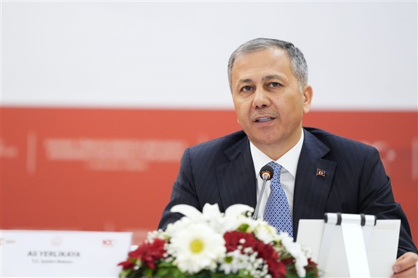 Bakan Yerlikaya: Erdoğan’a yapılan alçakça hakaretleri lanetliyorum