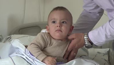 Bebeğin sürekli ağlamasının nedeni böbrek taşı çıktı, ameliyatla iyileşti