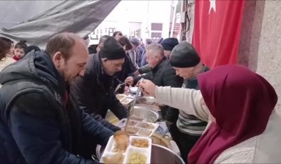 Köylüler 27 yıldır sırayla kurdukları iftar sofralarında buluşuyor