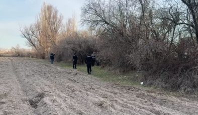 Boş arazide 3 kişi baygın, 1 kişi ölü bulundu