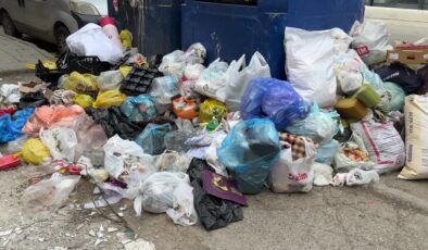 İşçi greviyle Buca sokaklarında çöp sorunu büyüyor