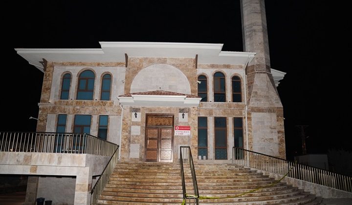 Camide doğal gaz sızıntısı 16 kişi hastaneye kaldırıldı