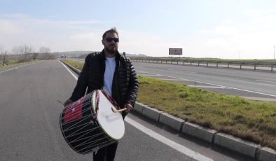 Çılgın davulcu, Çanakkale Zaferi için 160 km yürüyor