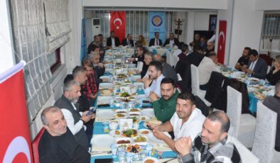 DÜ Rektörü Prof. Dr. Eronat iftarda gazetecilerle buluştu