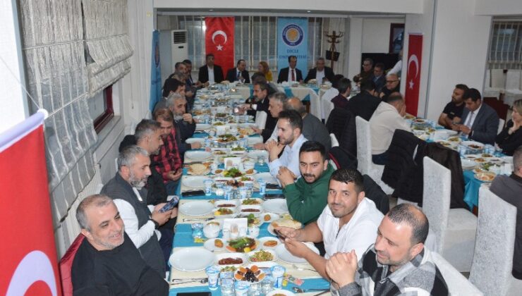 DÜ Rektörü Prof. Dr. Eronat iftarda gazetecilerle buluştu