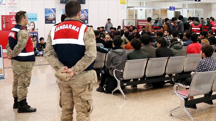 Düzensiz göçmenlerin yakalanmasına yönelik denetimler tatili boyunca sürecek