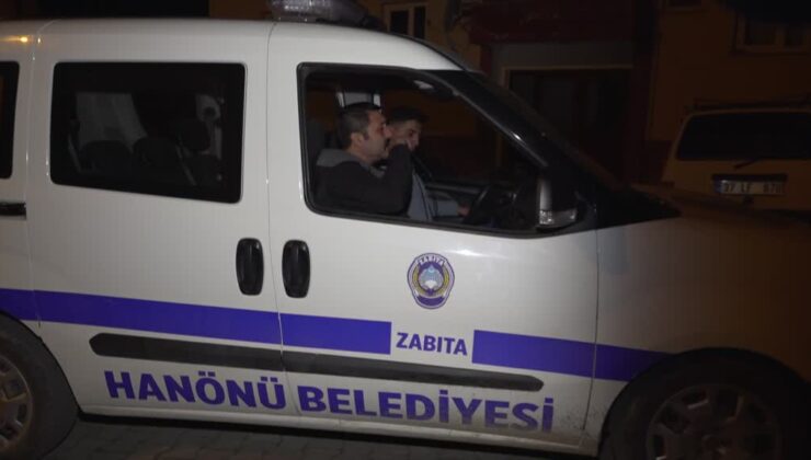 Davulcu bulunamayınca zabıta aracından okunan ilahilerle vatandaşlar sahura kaldırılıyor