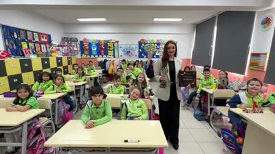 Defne öğretmen, çocukları eğlenceli öğrenme ile motive ediyor