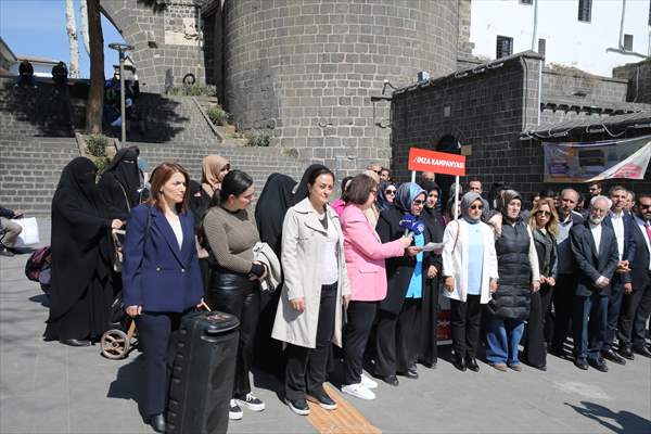 Diyarbakır’da Aile Yılında Anayasa Değişsin, Aile Korunsun imza kampanyası başlatıldı