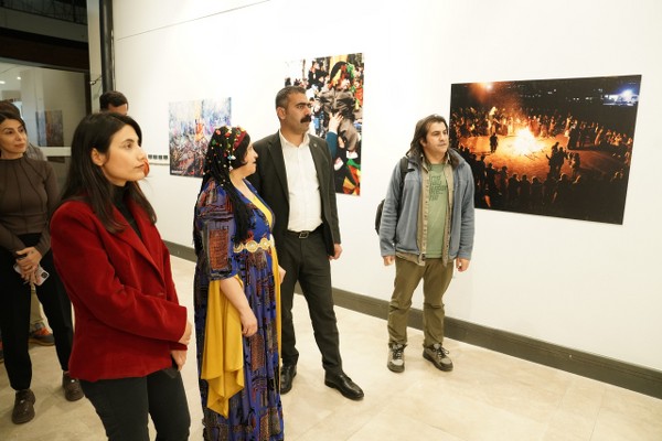 Diyarbakır’da Newroz Fotoğraf Sergisi Sanatseverlerle Buluştu