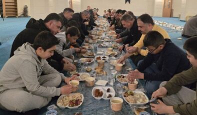 Diyarbakır’da YediHilal Derneği geleneksel Medine usulü iftar verdi