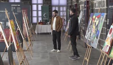 Diyarbakır’da bağımlılıkla mücadele edenlerin duygularını yansıttığı resimler sergilendi