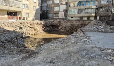Diyarbakır’da inşaat temeli tehlike saçıyor: Mahalle sakinleri endişeli