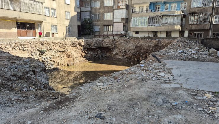 Diyarbakır’da inşaat temeli tehlike saçıyor: Mahalle sakinleri endişeli