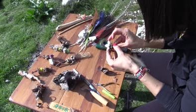 Doğadan topladığı bitkileri sanat eserlerine dönüştürüyor