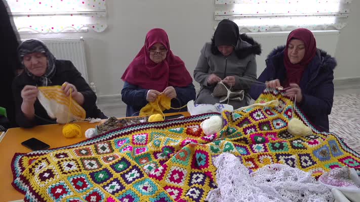 El emeği iyilik örgüleri nişanlı çiftlere çeyiz oluyor