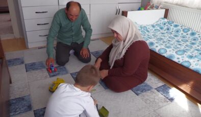 Koruyucu aile Elmas çifti ikinci kez bir çocuğa yuva oldu