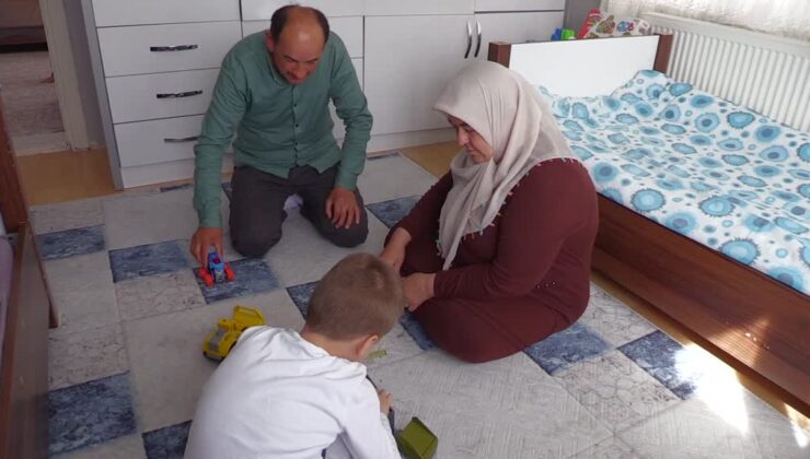 Koruyucu aile Elmas çifti ikinci kez bir çocuğa yuva oldu