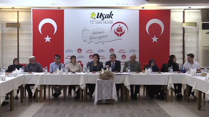 En uzun süredir evli çiftleri ile yeni evlenen ve evlenecek çiftler iftarda buluştu
