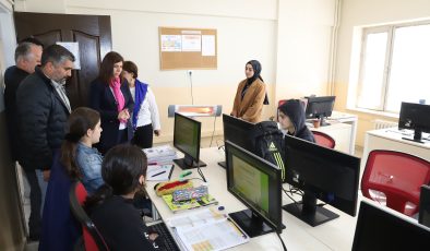 Eş Başkan Bucak, kurs merkezinde incelemelerde bulundu