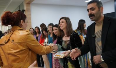 Eş Başkanlar, kadın personelin 8 Mart’ını kutladı
