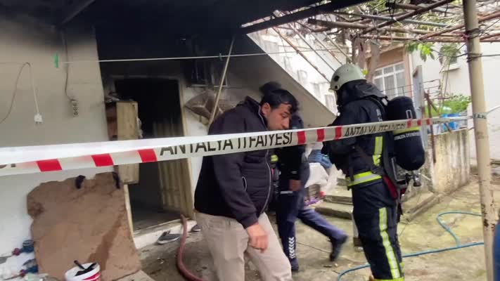 Evde çıkan yangında 73 yaşındaki kadın hayatını kaybetti